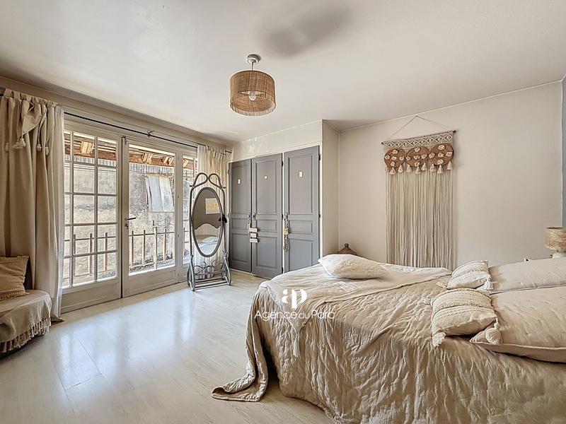 Maison - 220 m² - 9 pièces