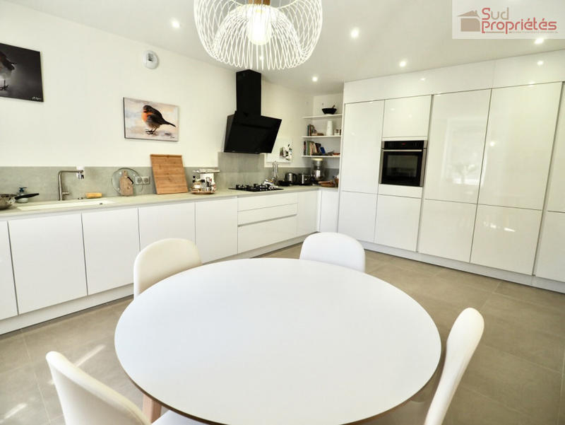 Maison - 306 m² - 8 pièces