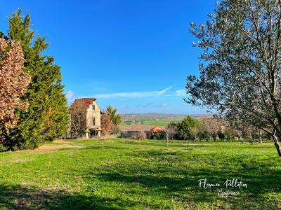 Maison - 325 m² - 14 pièces