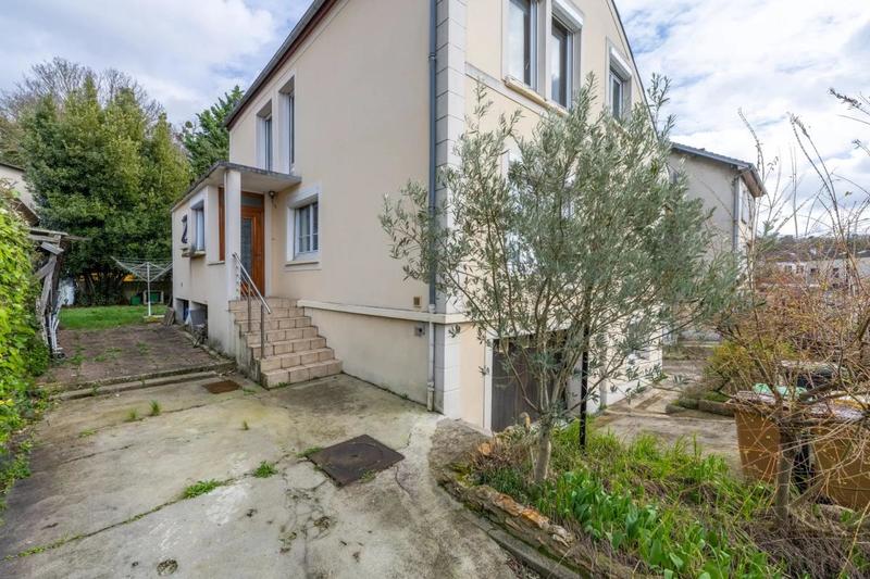 Maison - 187 m² - 8 pièces