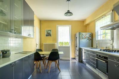 Maison - 230 m² - 6 pièces