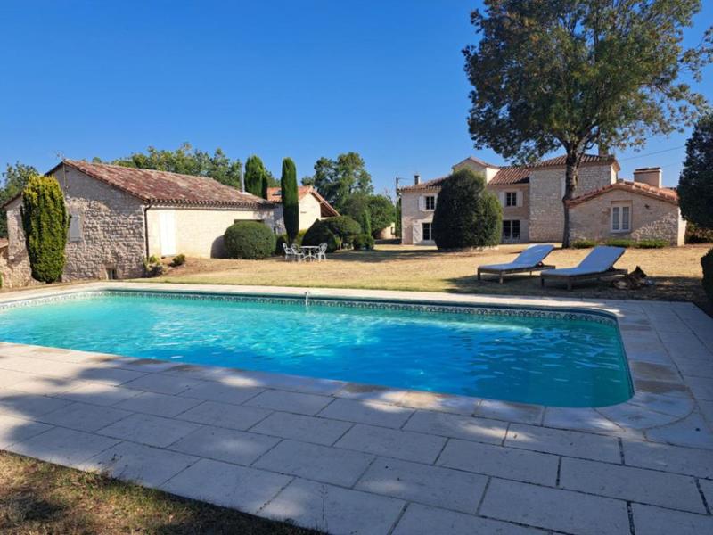 Propriété - 714 m² - 12 pièces