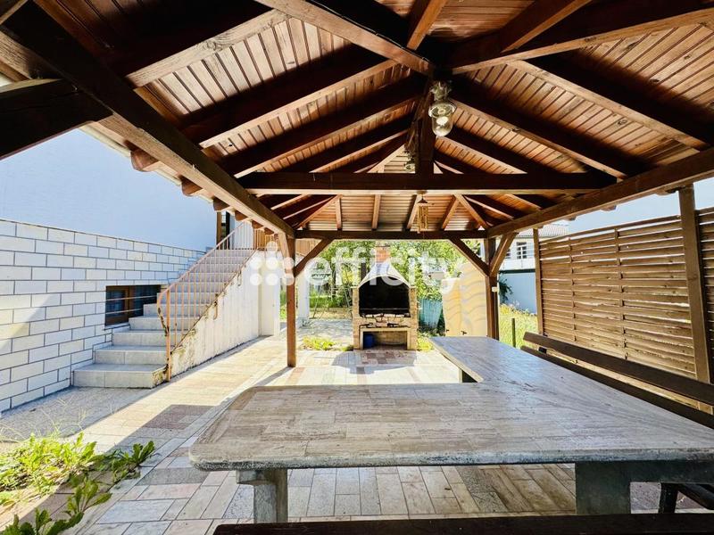 Maison - 195 m² - 5 pièces