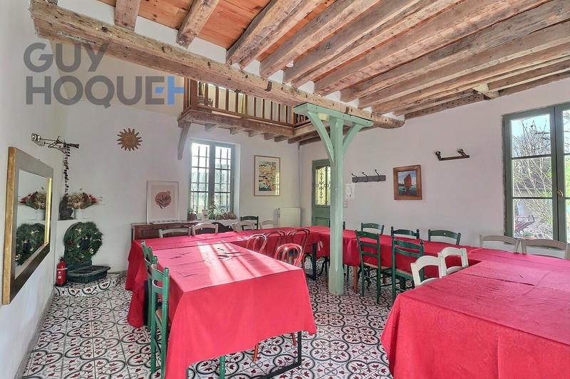 Maison - 230 m² - 6 pièces