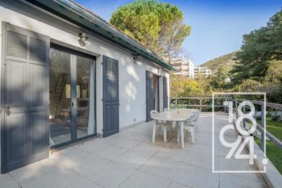 Demeure - 160 m² - 7 pièces