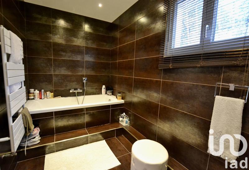 Maison - 181 m² - 8 pièces