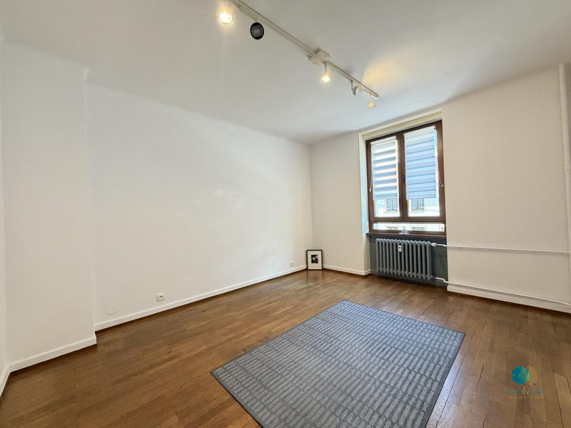 Local d'activités - 106 m² - 4 pièces