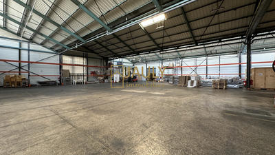 Entrepôt - 2 200 m²