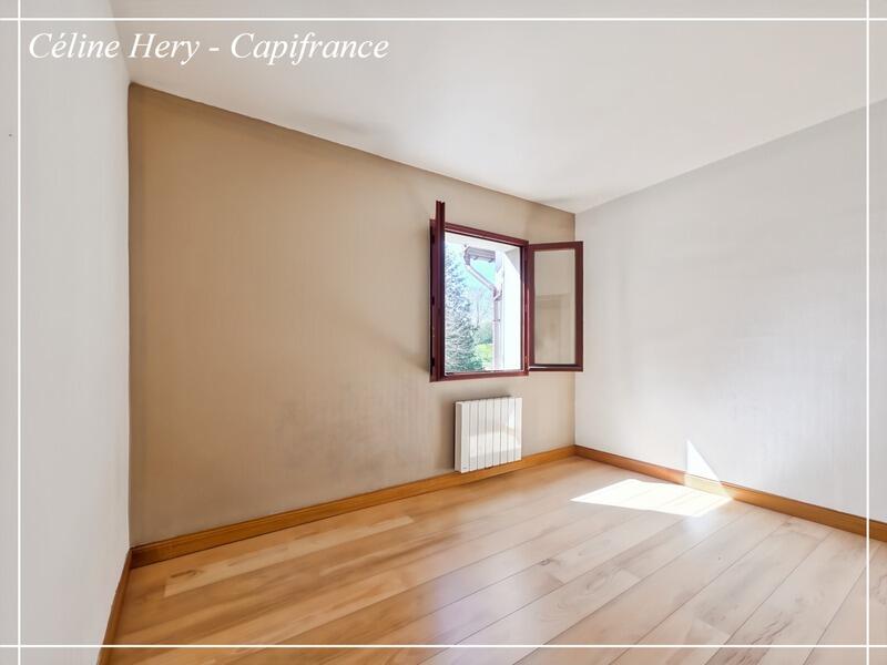 Villa - 220 m² - 8 pièces