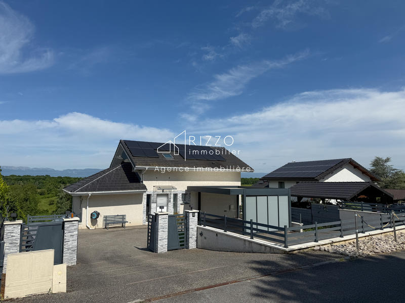 Maison - 242 m² - 8 pièces