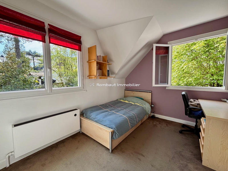 Maison - 210 m² - 9 pièces