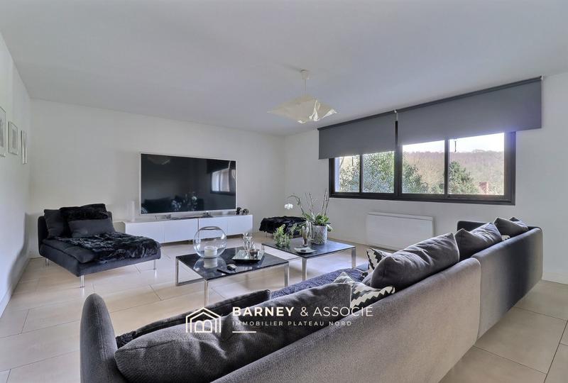 Maison - 302 m² - 7 pièces