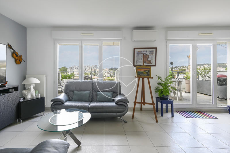 Appartement - 93 m² - 5 pièces