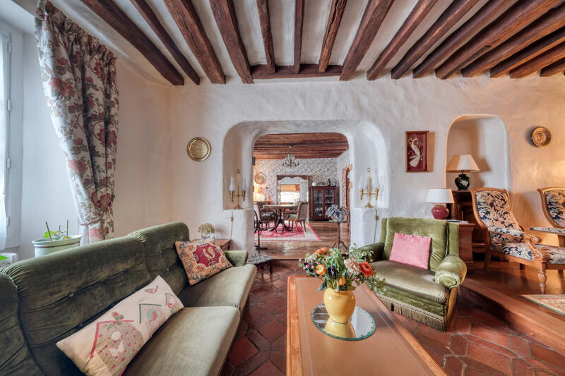 Maison - 220 m² - 7 pièces