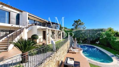 Propriété - 525 m² - 8 pièces