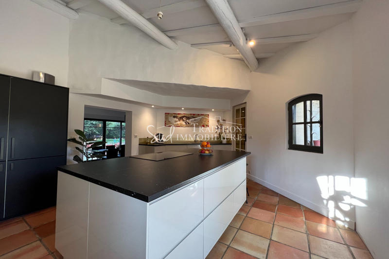 Maison - 210 m² - 8 pièces