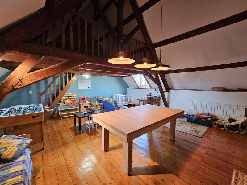 Maison - 240 m² - 6 pièces