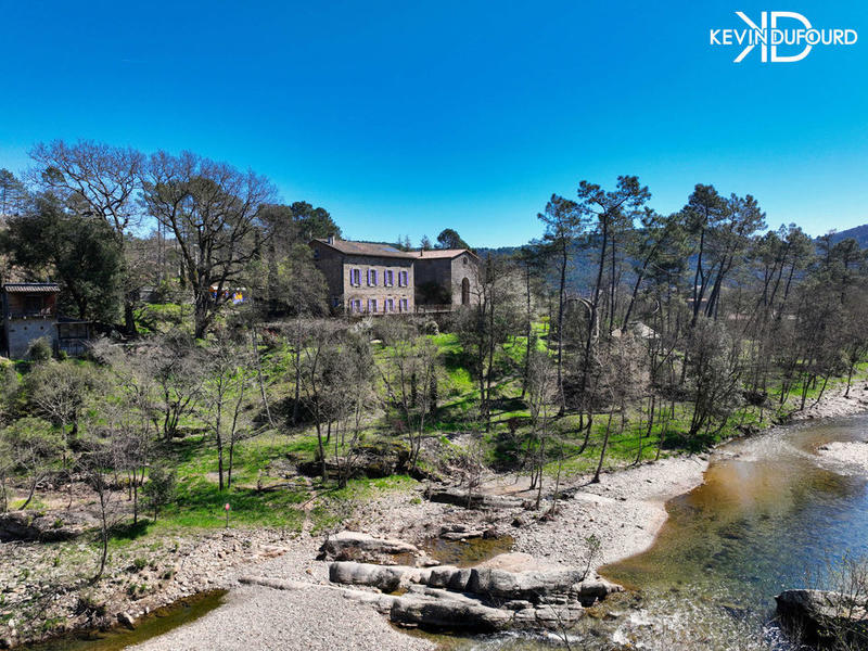 Maison - 488 m² - 19 pièces