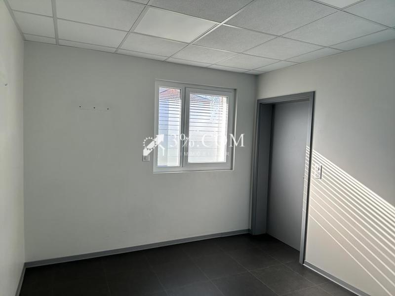Local d'activité / Entrepôt - 105 m²