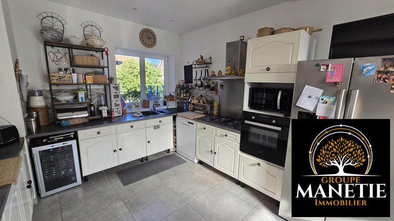 Maison - 225 m² - 9 pièces