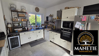 Maison - 225 m² - 9 pièces