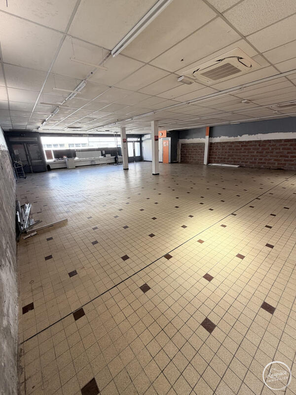 Local commercial - 343 m²