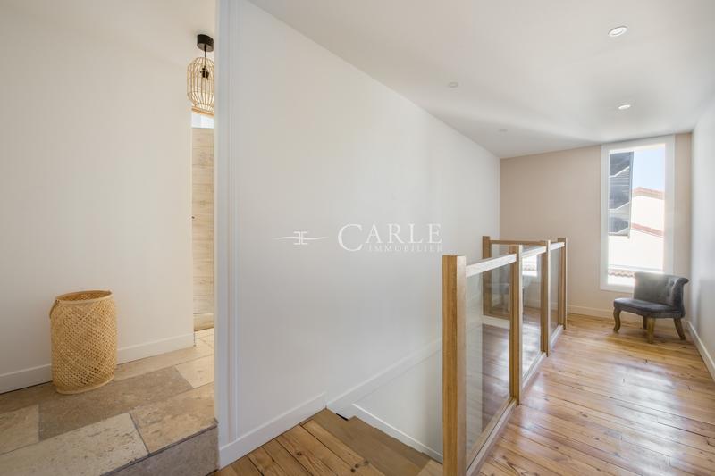 Maison - 201 m² - 7 pièces