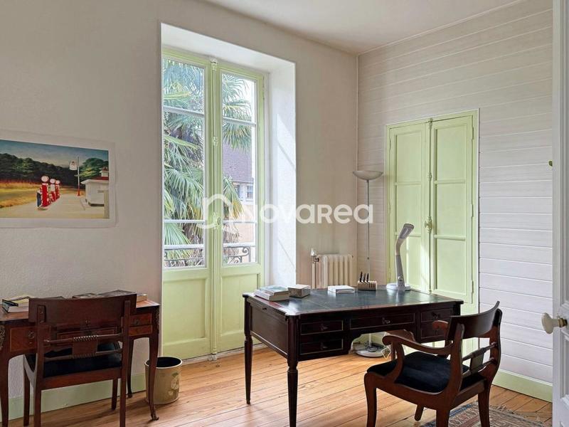 Villa - 259 m² - 11 pièces