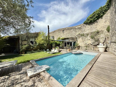 Maison - 240 m² - 10 pièces