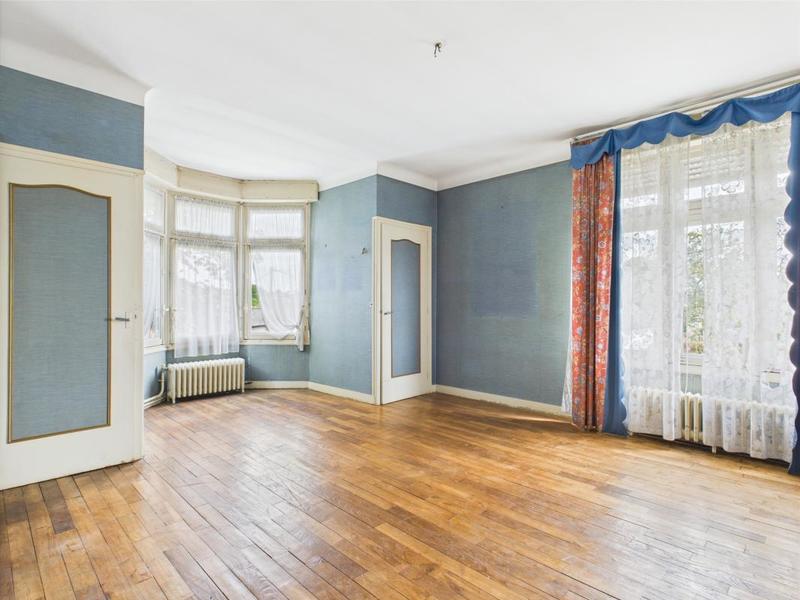 Maison - 220 m² - 9 pièces