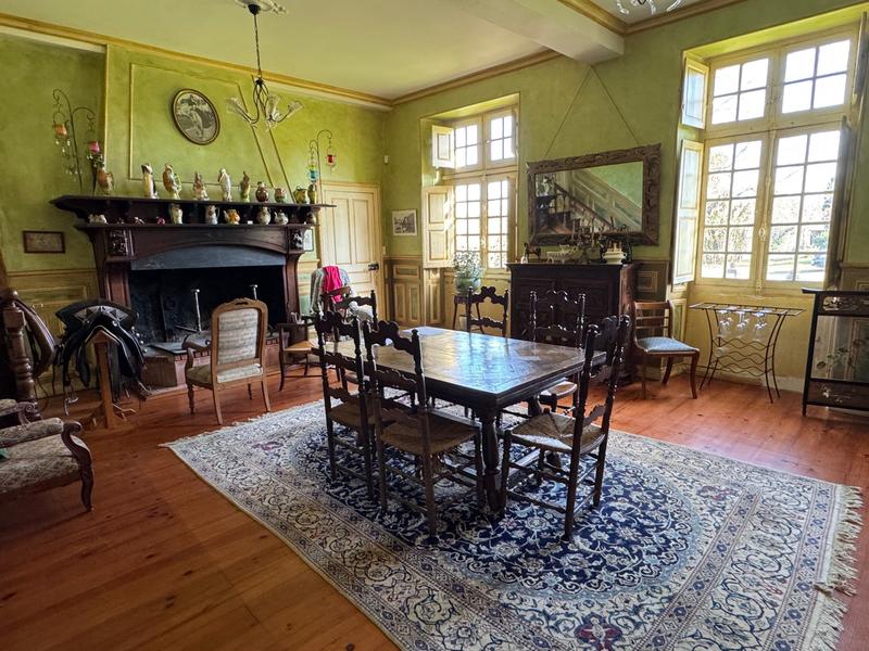 Maison - 355 m² - 15 pièces