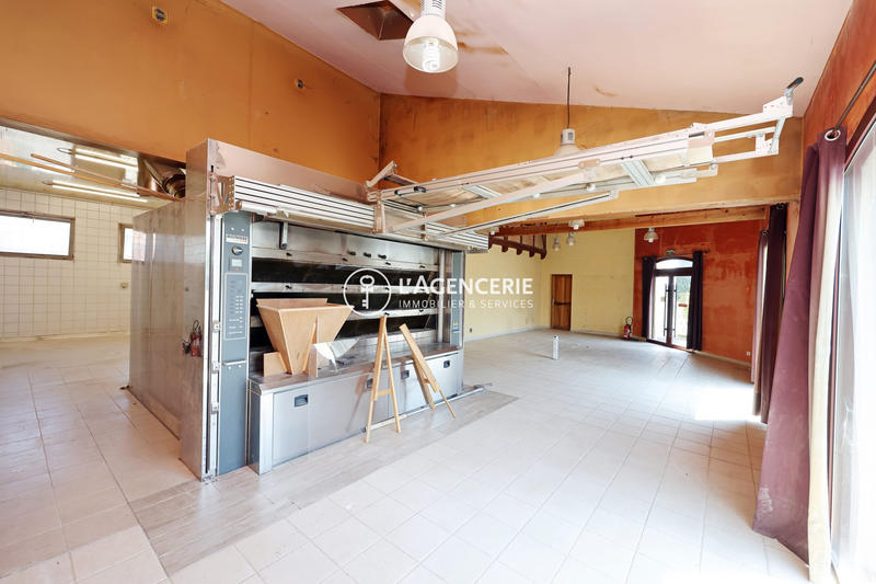 Local commercial - 246 m²