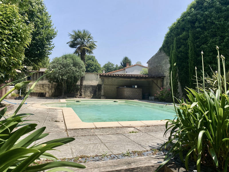 Maison - 202 m² - 7 pièces