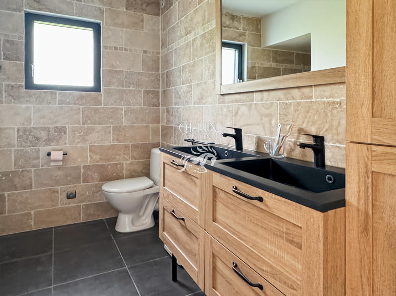 Propriété - 203 m² - 7 pièces