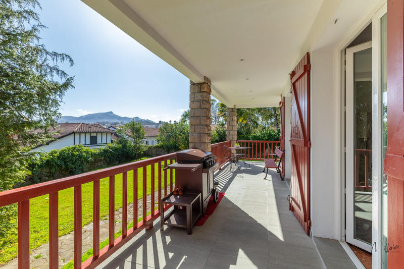 Maison - 400 m² - 11 pièces