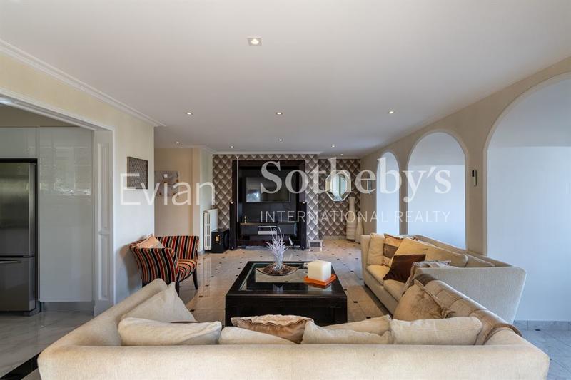 Appartement - 230 m² - 6 pièces