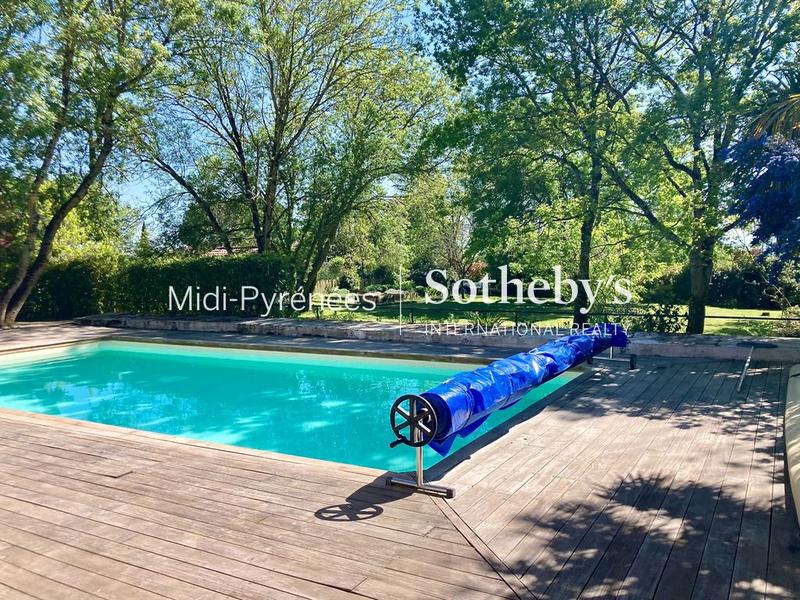 Maison - 230 m² - 6 pièces