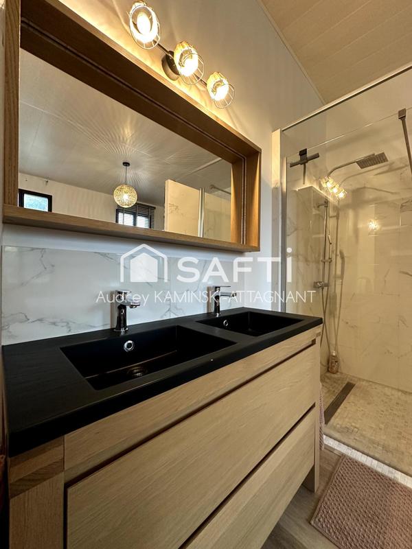 Maison - 268 m² - 9 pièces