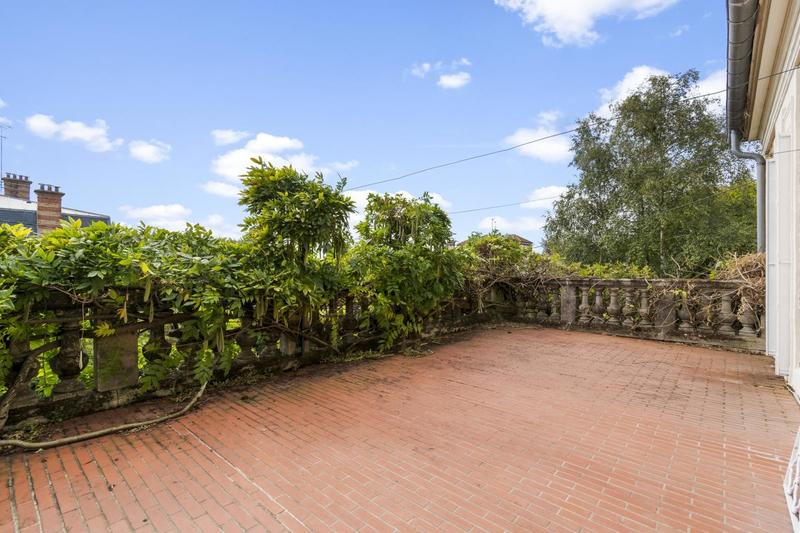 Demeure - 320 m² - 10 pièces