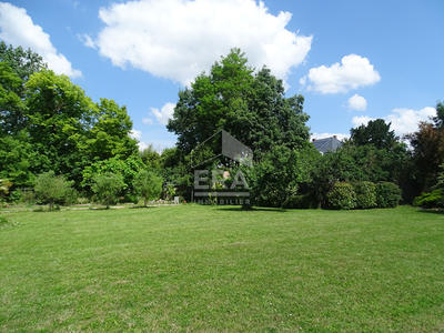 Maison - 350 m² - 11 pièces