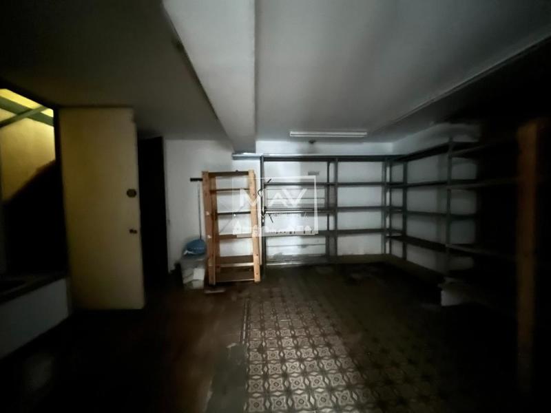 Local commercial - 150 m² - 4 pièces