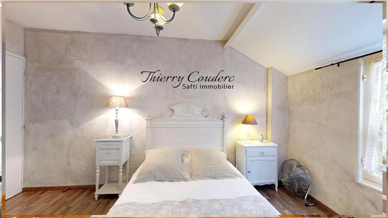 Maison - 319 m² - 12 pièces