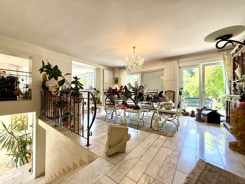 Maison - 274 m² - 6 pièces