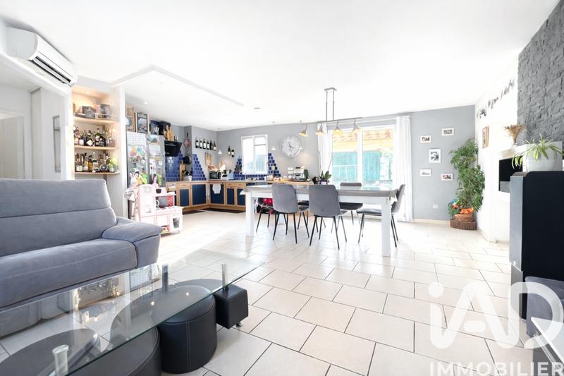 Maison - 99 m² - 5 pièces
