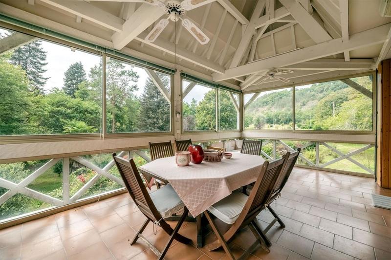 Maison - 307 m² - 11 pièces