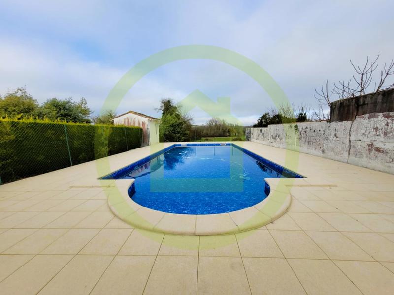 Maison - 275 m² - 8 pièces