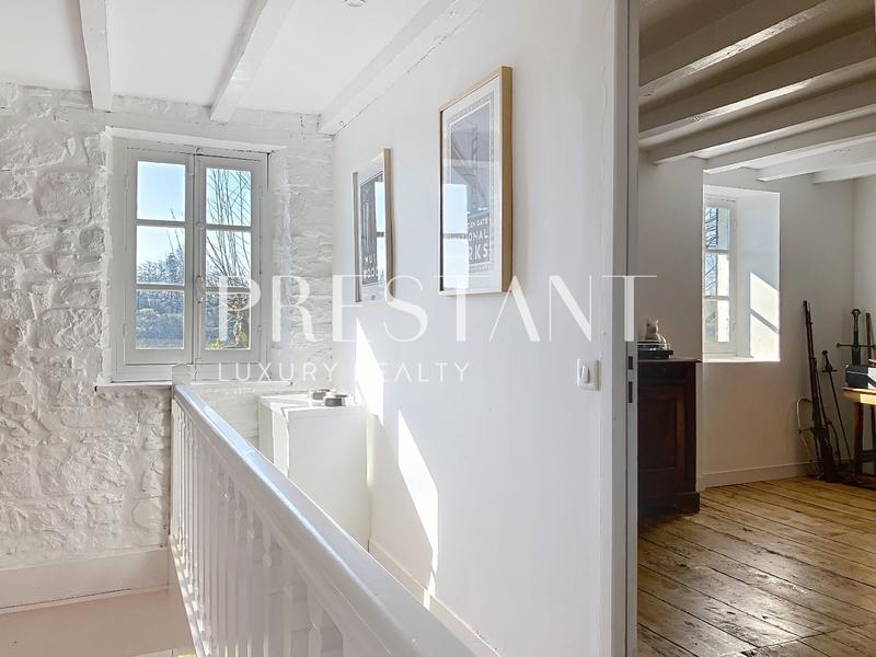 Maison - 415 m² - 10 pièces