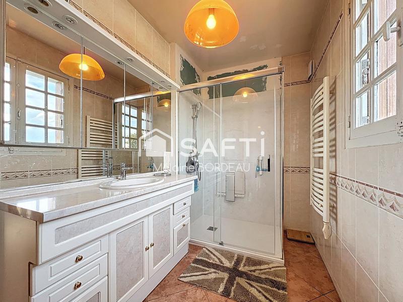 Maison - 230 m² - 10 pièces