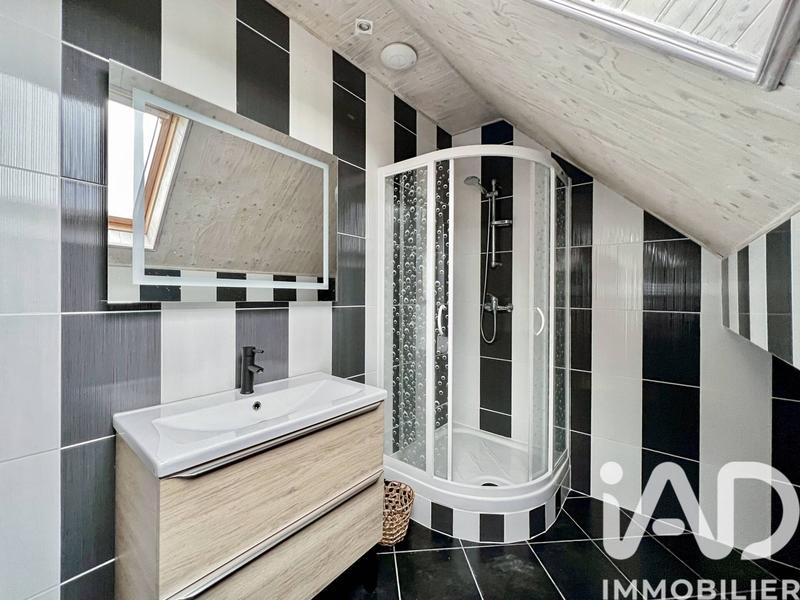 Maison - 235 m² - 7 pièces