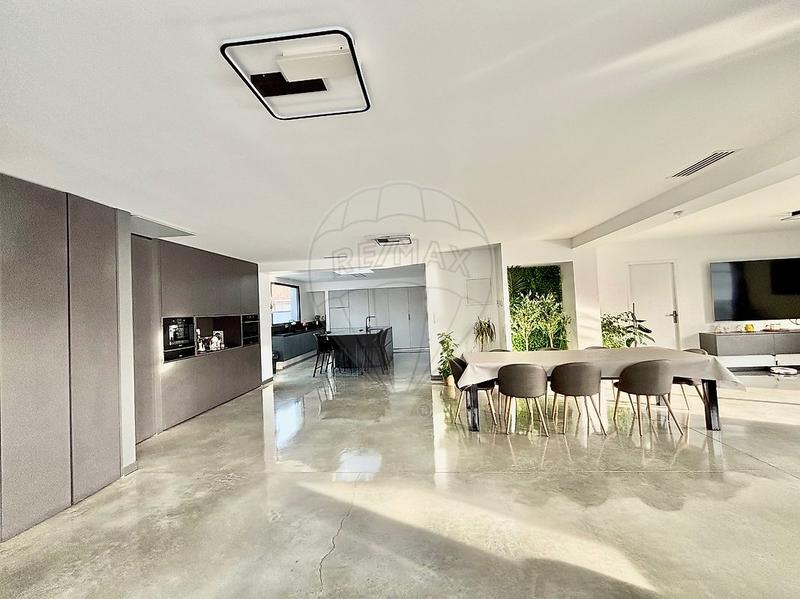 Maison - 262 m² - 6 pièces